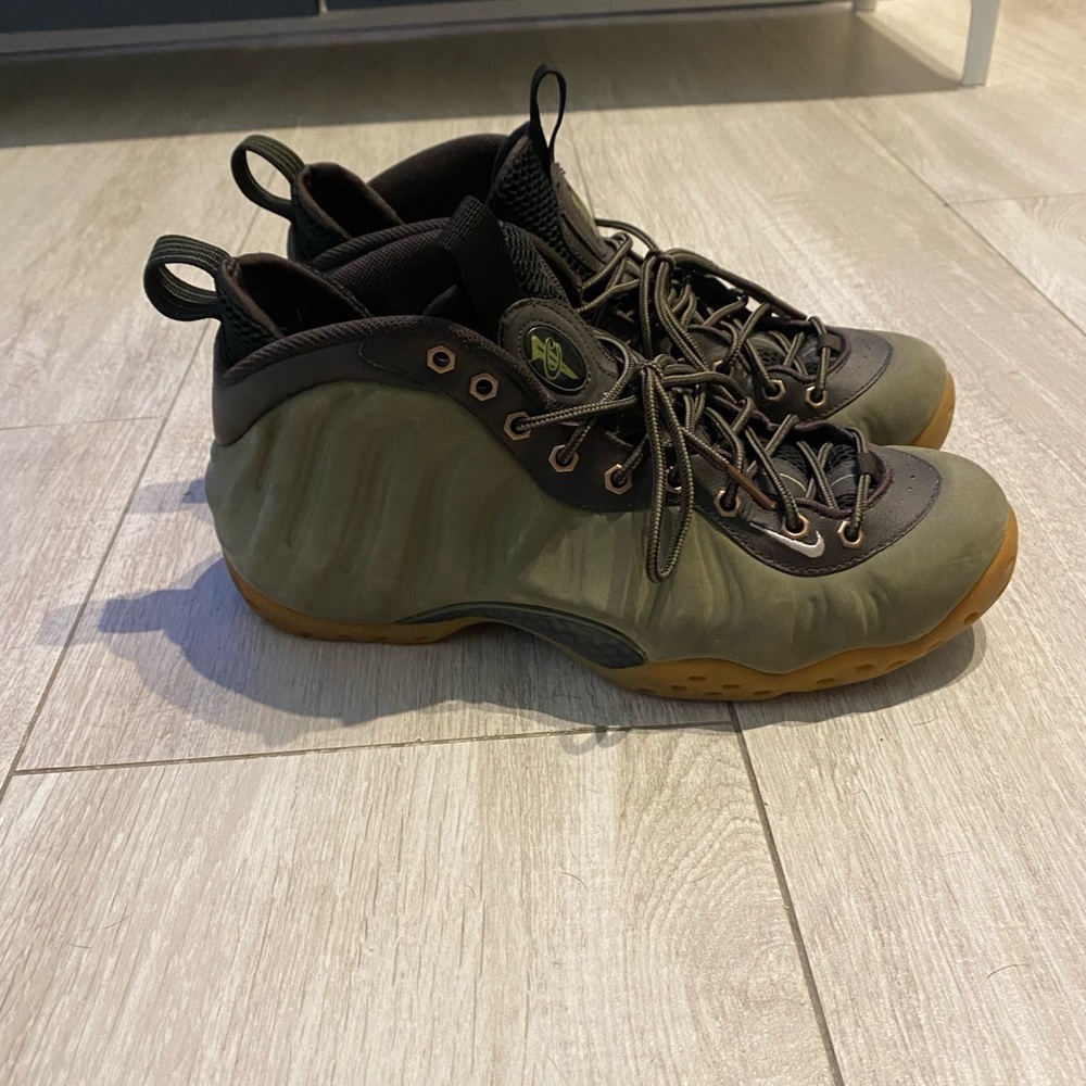 Nike Air Foamposite Men’s size 10 💚